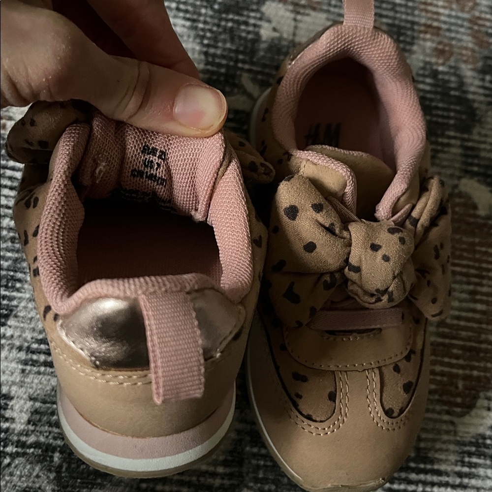 Girls 12-18 Month H&M/Carters Fall/Winter Set - Picture 7 of 15